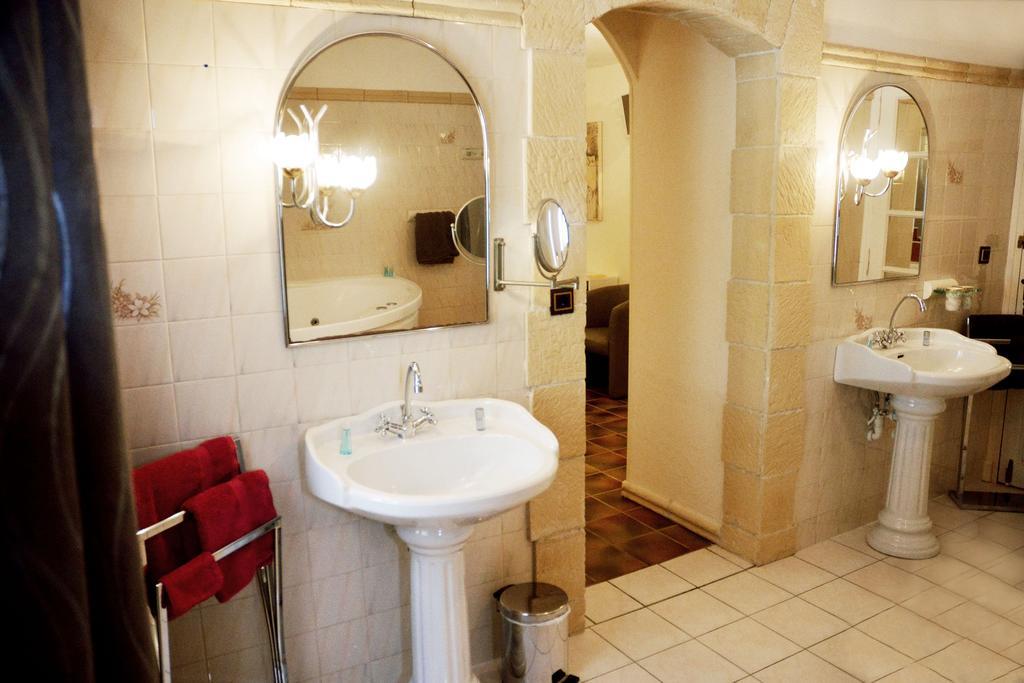 Hotel Domaine De Bailheron Béziers Esterno foto